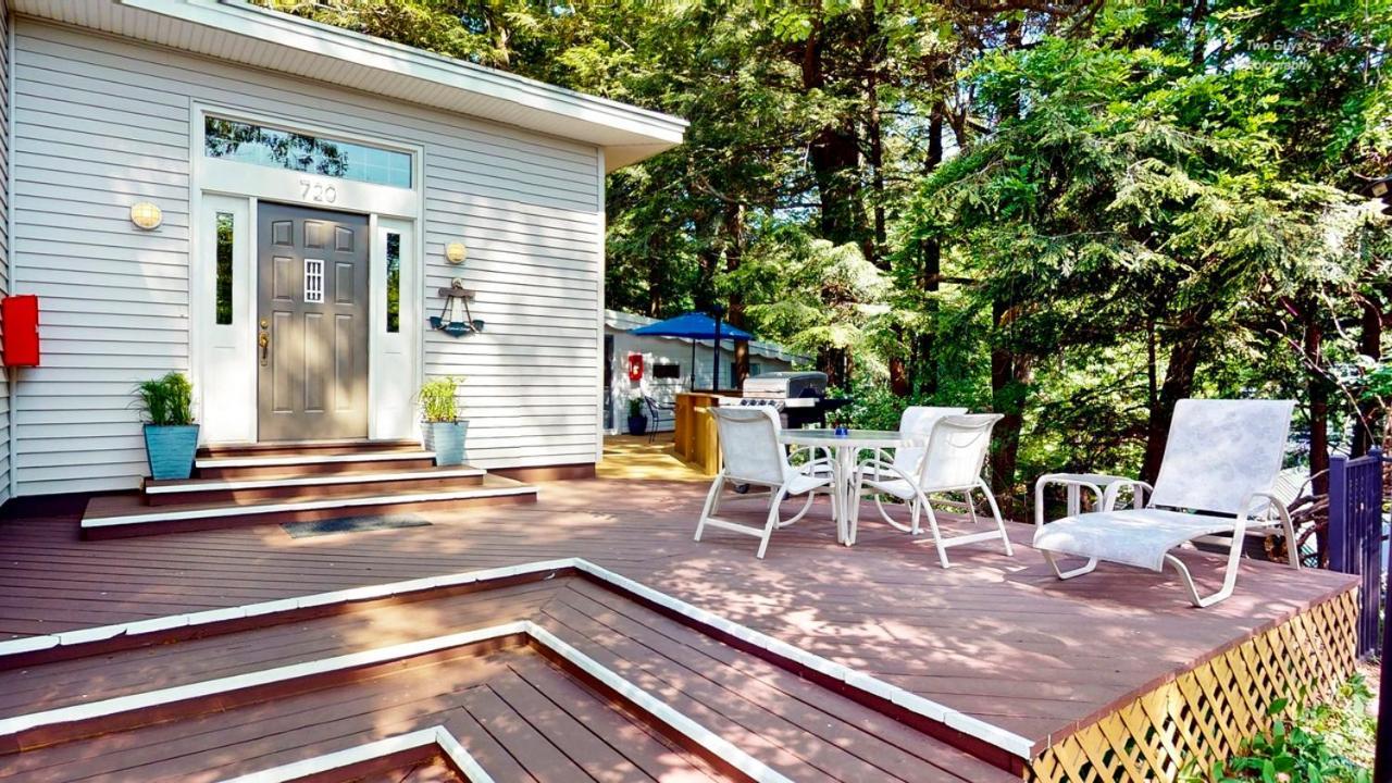 Holiday Hill Resort Saugatuck Extérieur photo