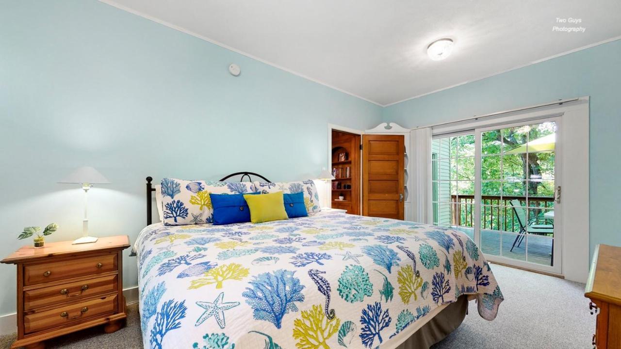 Holiday Hill Resort Saugatuck Extérieur photo