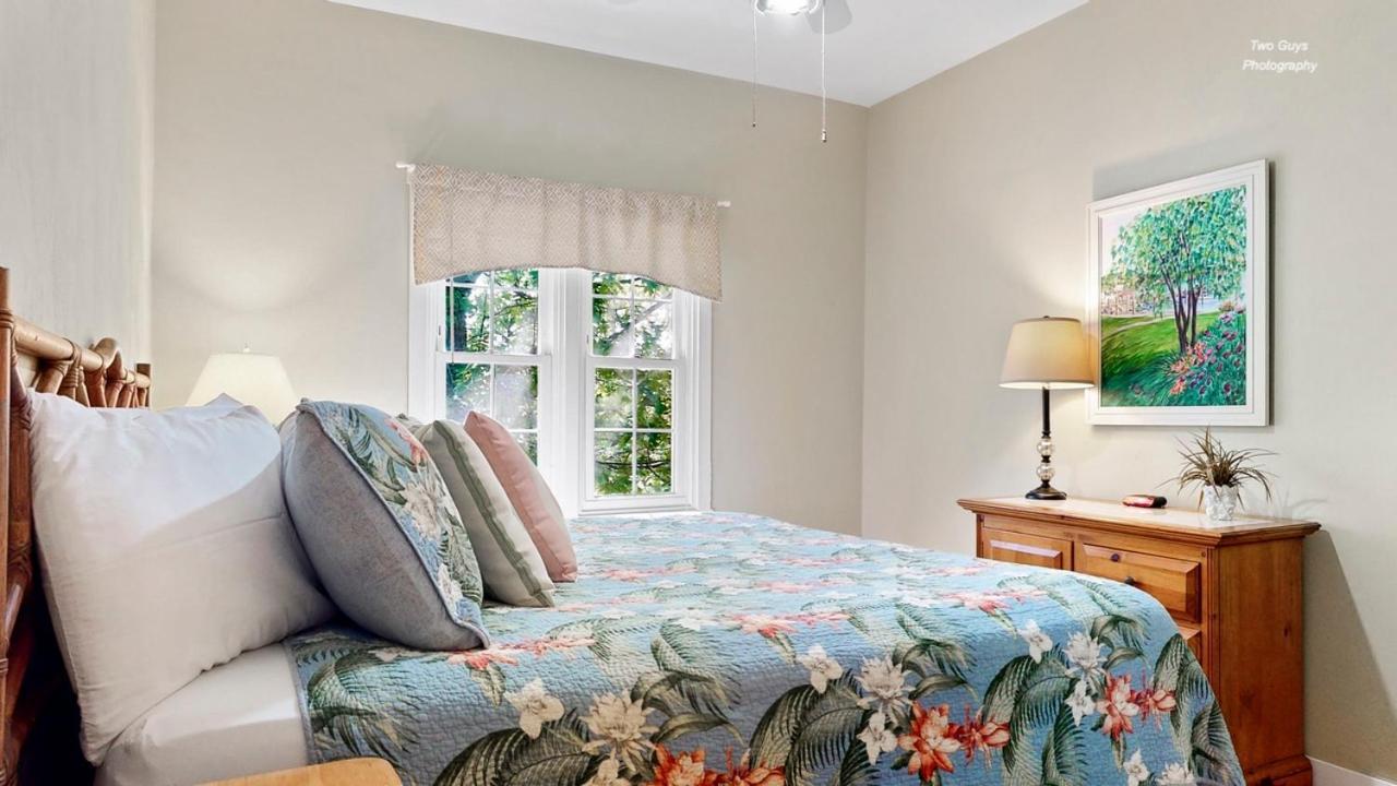 Holiday Hill Resort Saugatuck Extérieur photo