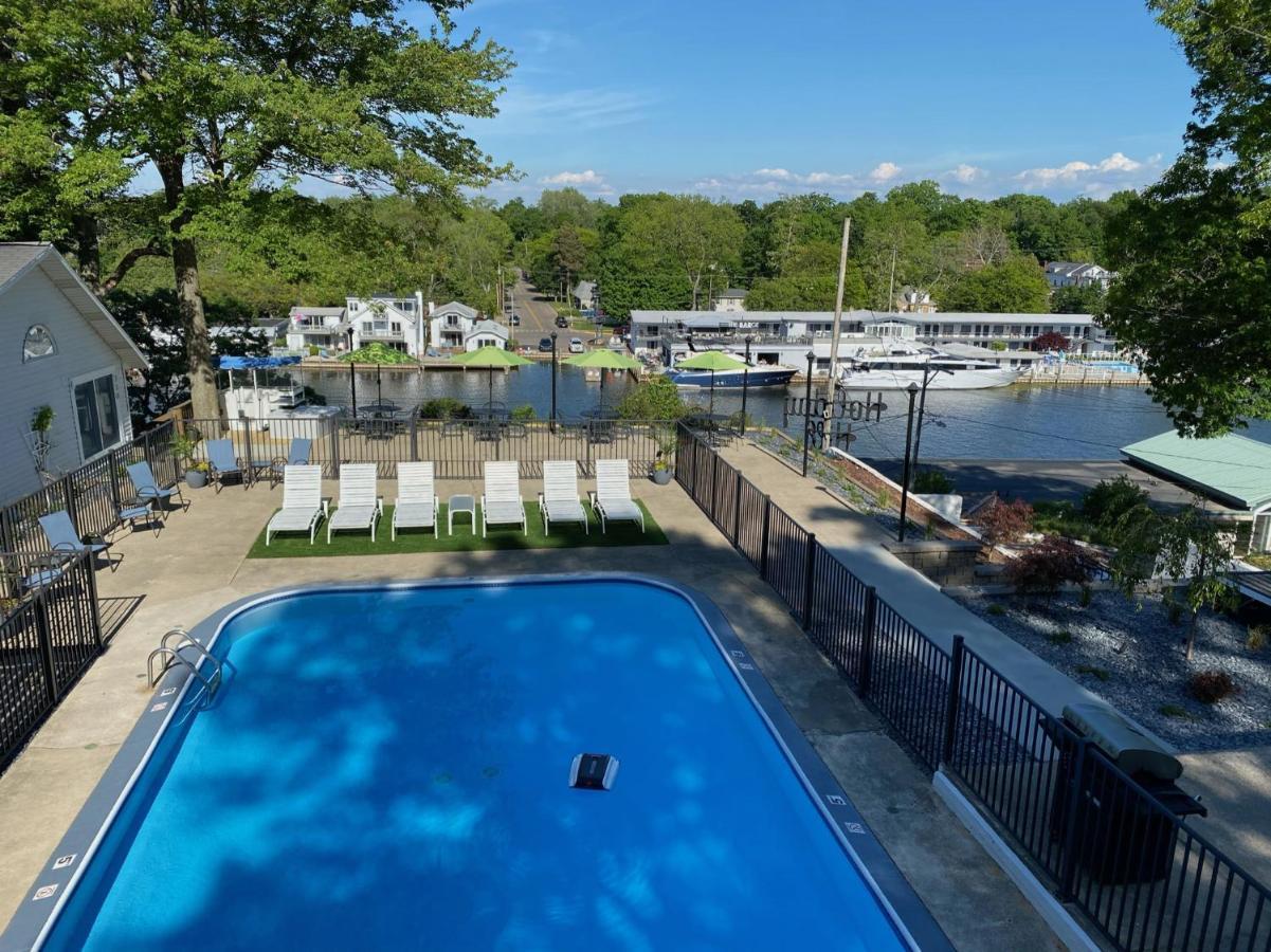 Holiday Hill Resort Saugatuck Extérieur photo