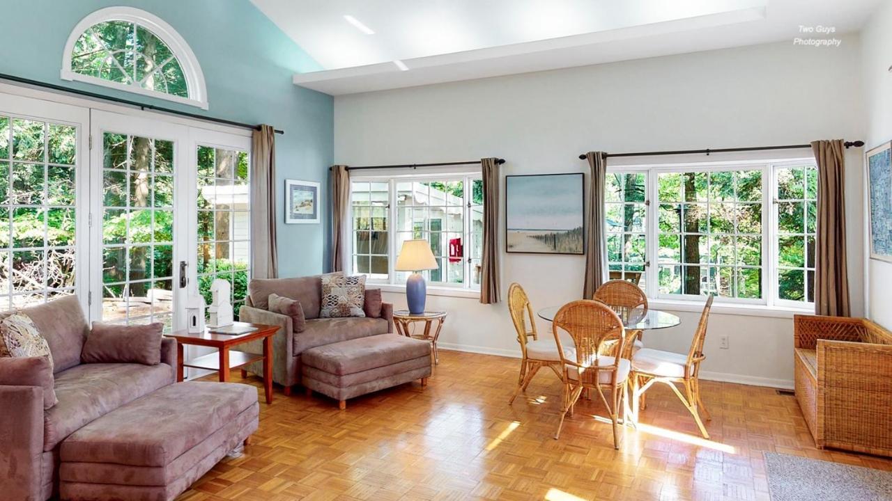 Holiday Hill Resort Saugatuck Extérieur photo