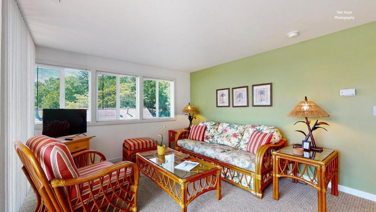 Holiday Hill Resort Saugatuck Extérieur photo