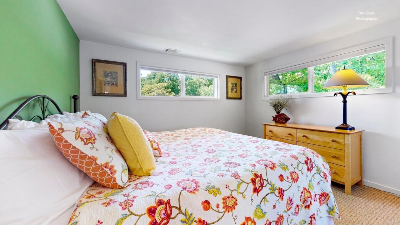 Holiday Hill Resort Saugatuck Extérieur photo