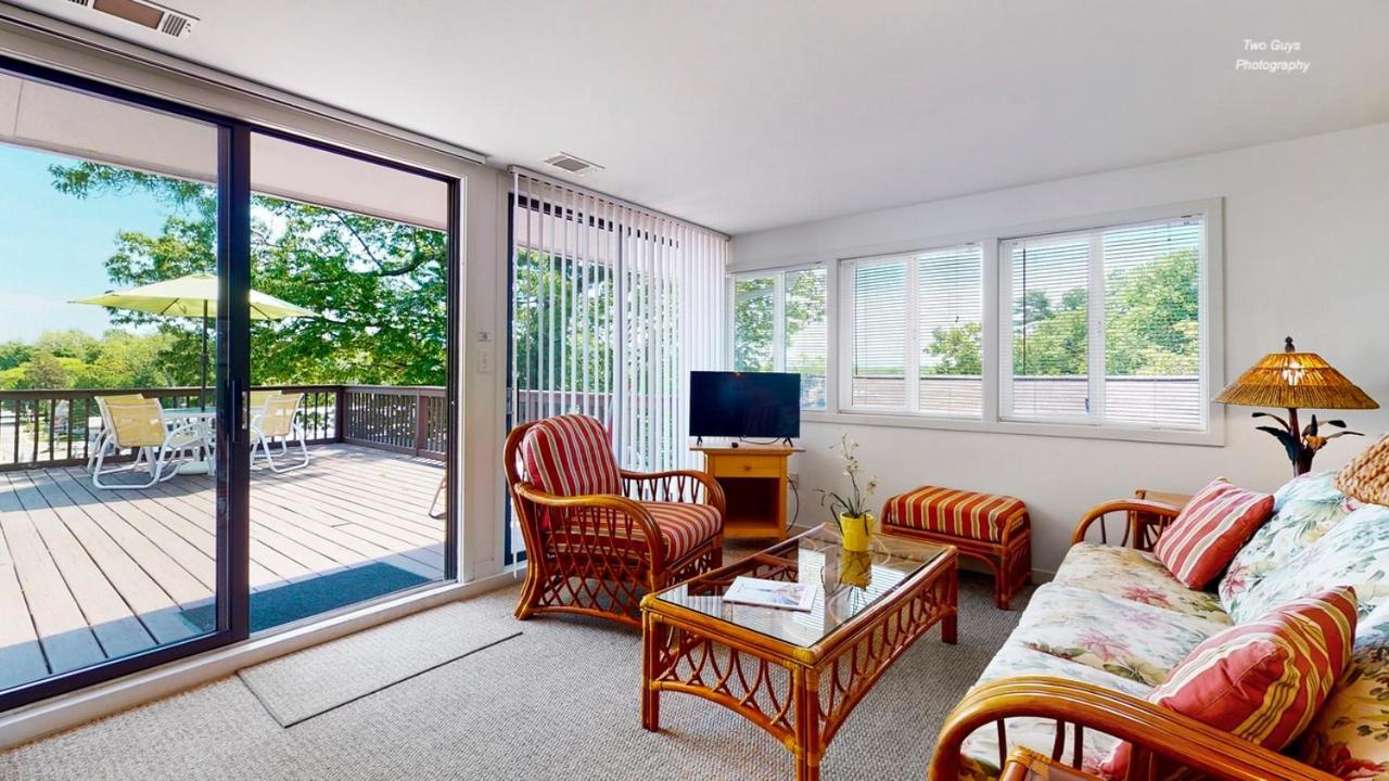 Holiday Hill Resort Saugatuck Extérieur photo